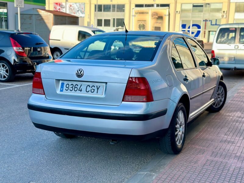 VOLKSWAGEN BORA 1.6 gasolina 105cv