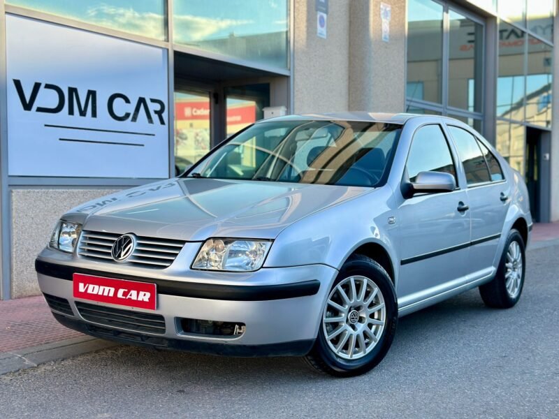 VOLKSWAGEN BORA 1.6 gasolina 105cv