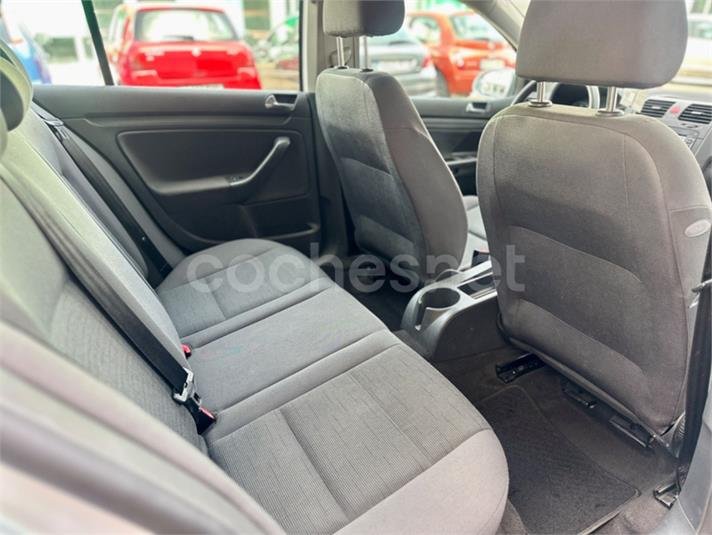 VOLKSWAGEN Golf 1.4 Conceptline 5p.