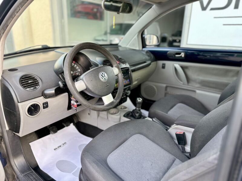VOLKSWAGEN New Beetle 1.6 gasolina