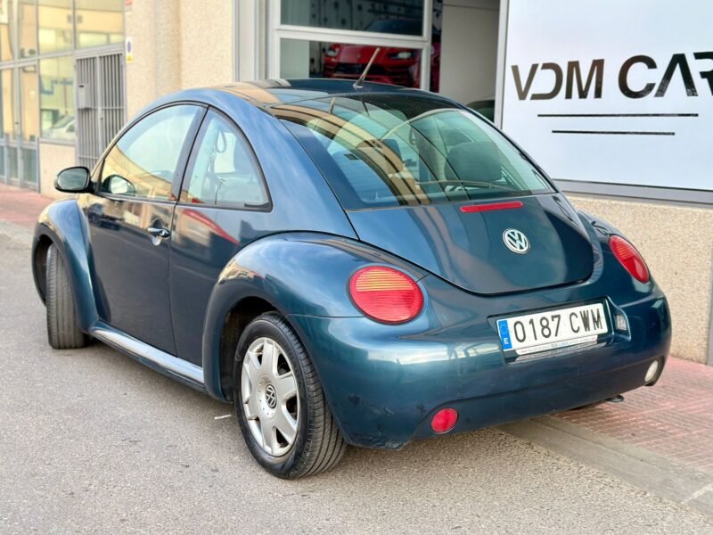 VOLKSWAGEN New Beetle 1.6 gasolina
