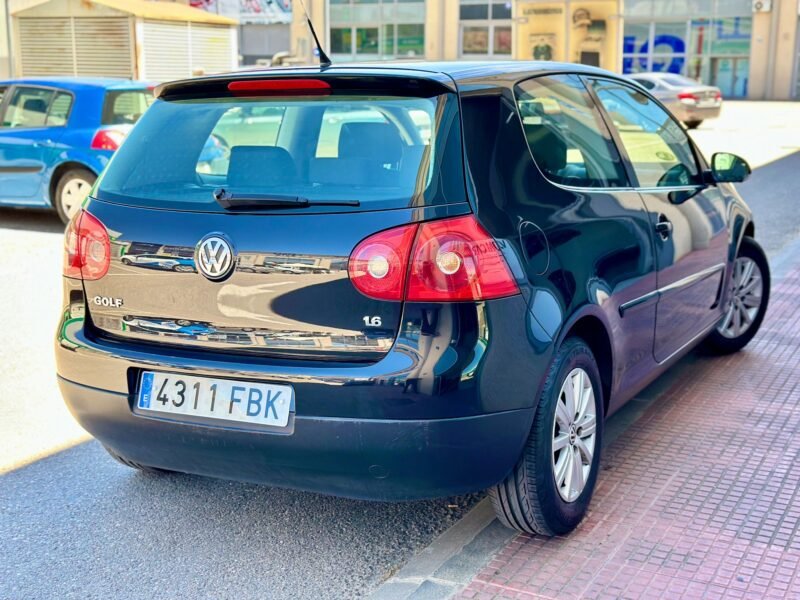 VOLKSWAGEN Golf V 1.6 gasolina