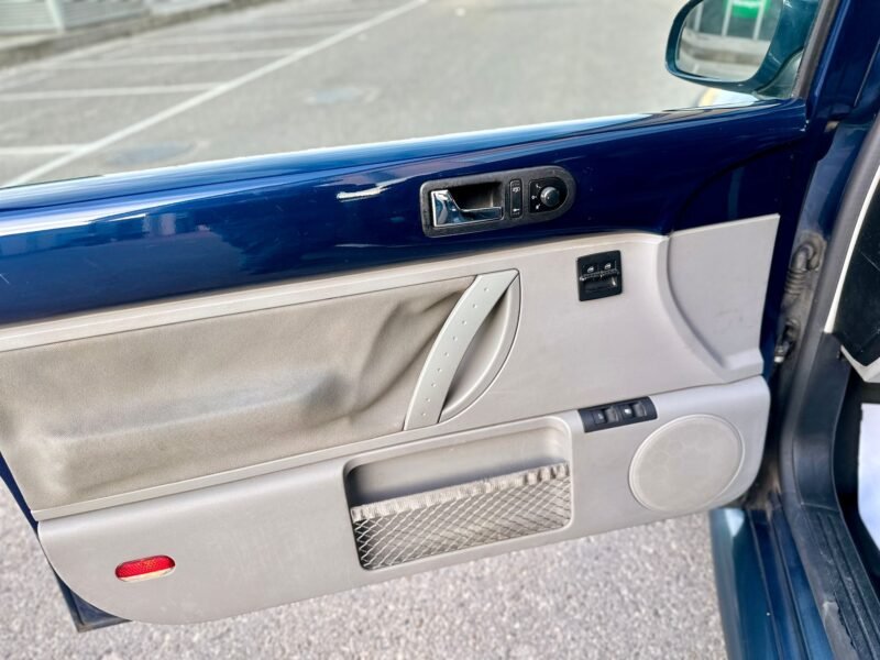 VOLKSWAGEN New Beetle 1.6 gasolina