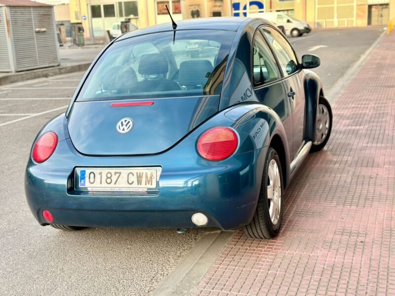 VOLKSWAGEN New Beetle 1.6 gasolina
