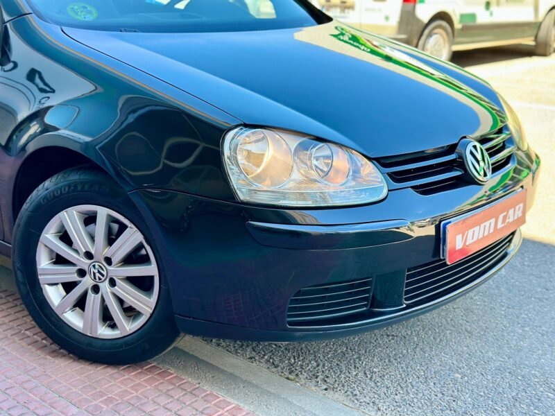 VOLKSWAGEN Golf V 1.6 gasolina