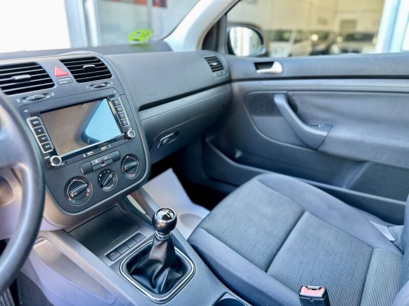 VOLKSWAGEN Golf V 1.6 gasolina