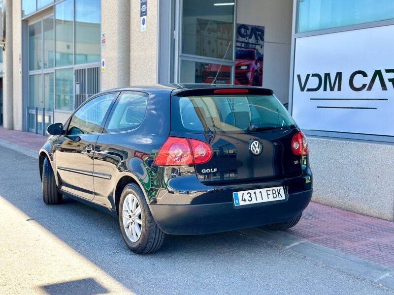 VOLKSWAGEN Golf V 1.6 gasolina