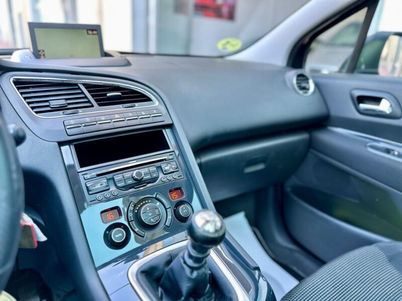 PEUGEOT 50008 2.0HDI Sport