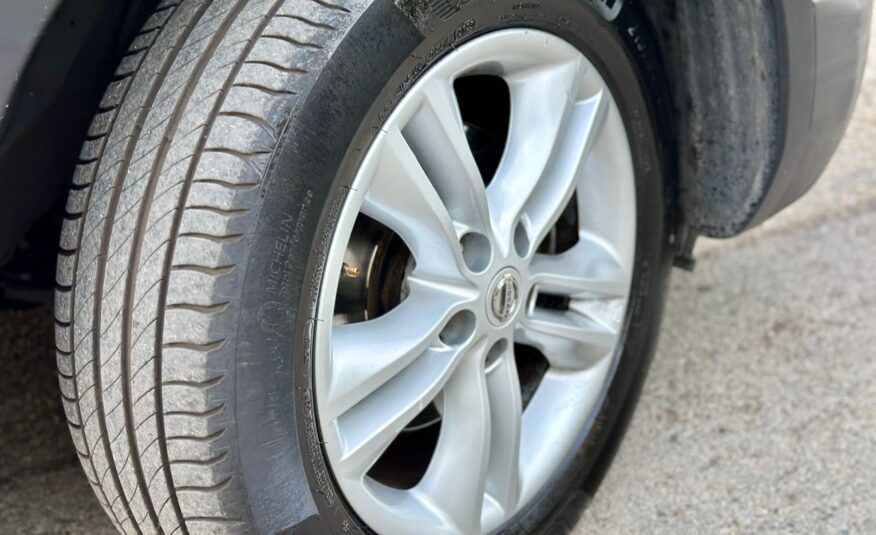 NISSAN Qashqai +2 2.0 gasolina