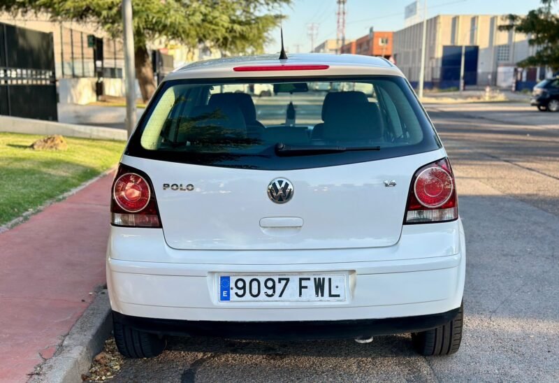 VOLKSWAGEN POLO 1.4 gasolina 80cv