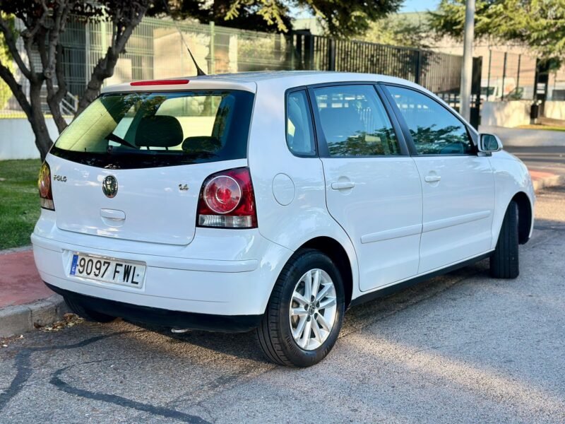 VOLKSWAGEN POLO 1.4 gasolina 80cv