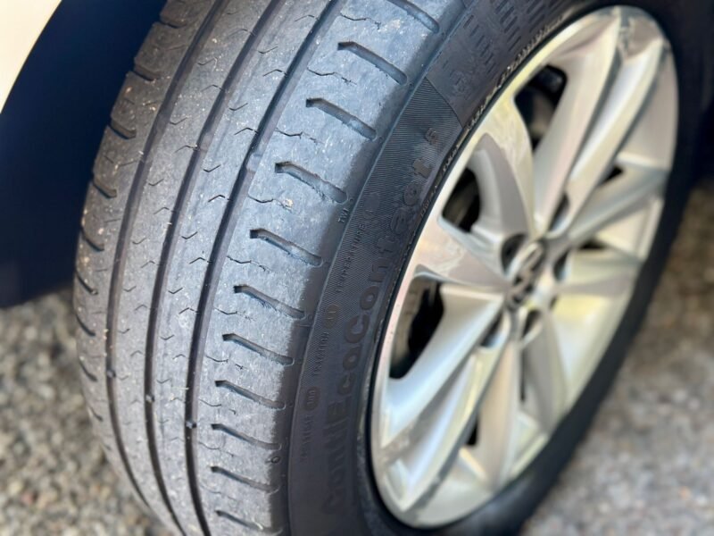 VOLKSWAGEN POLO 1.4 gasolina 80cv