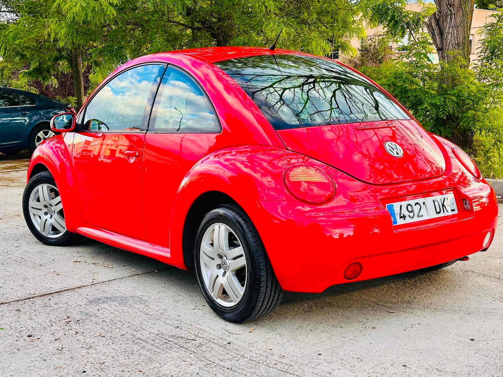 VOLKSWAGEN New Beetle 1.6 gasolina 102cv