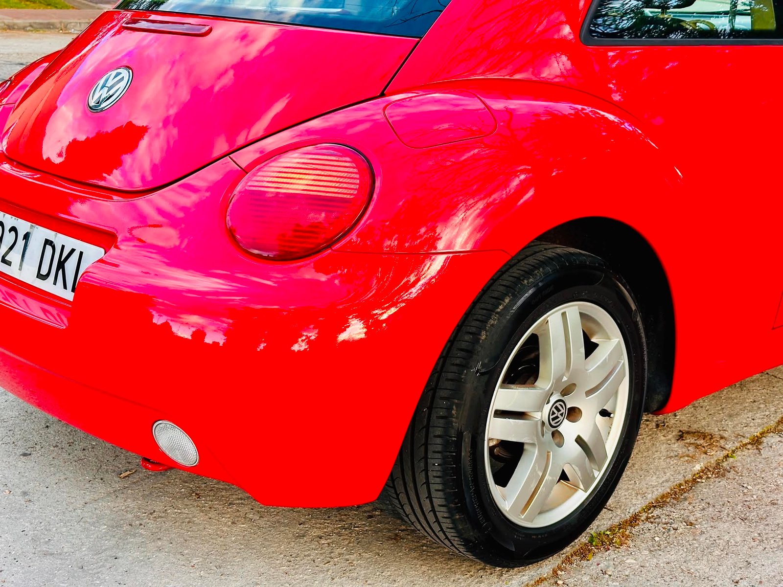 VOLKSWAGEN New Beetle 1.6 gasolina 102cv