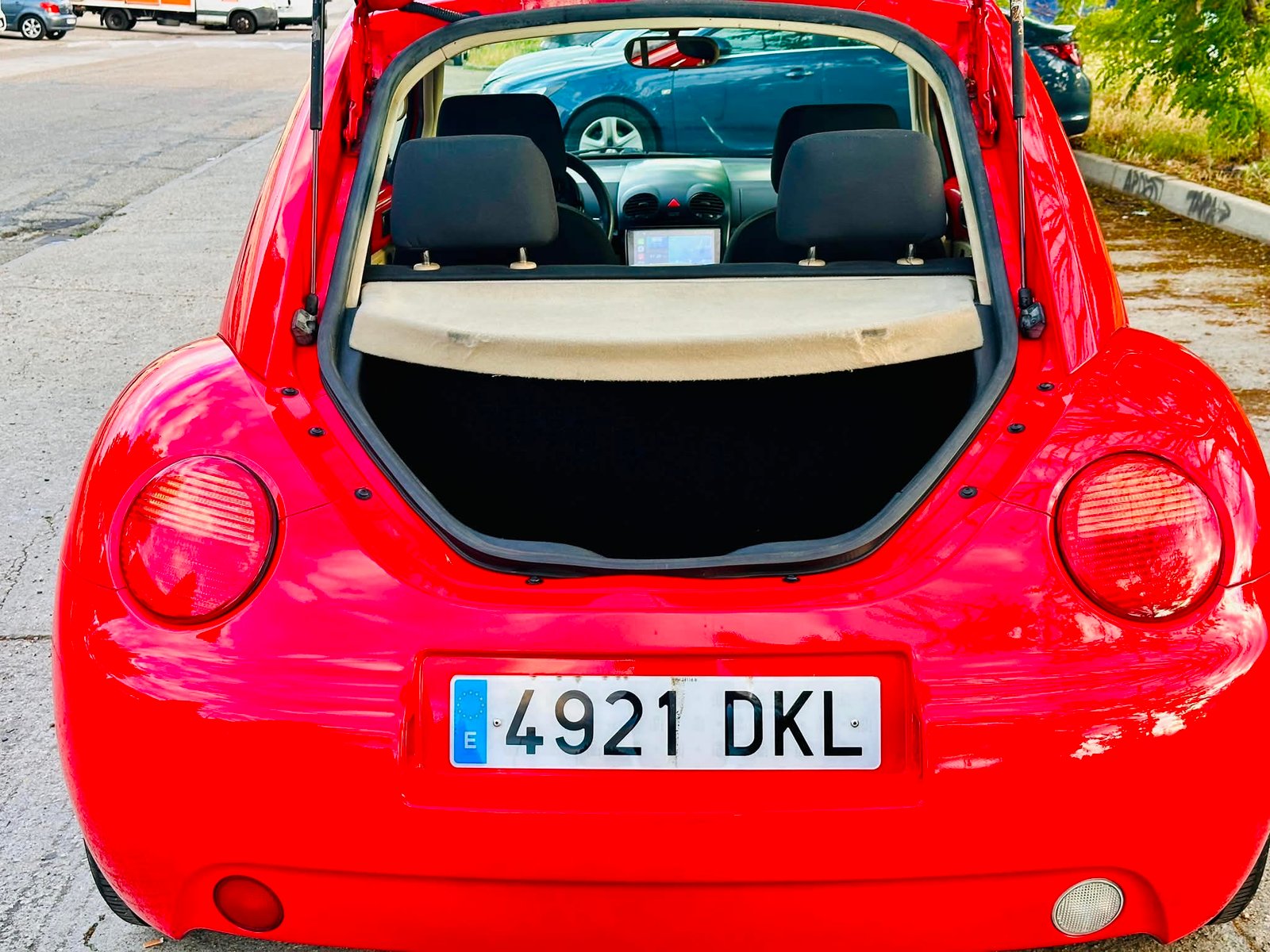 VOLKSWAGEN New Beetle 1.6 gasolina 102cv