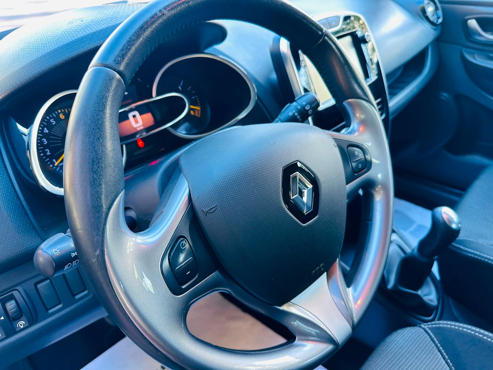 RENAULT Clio 1.2 Expresion 75cv